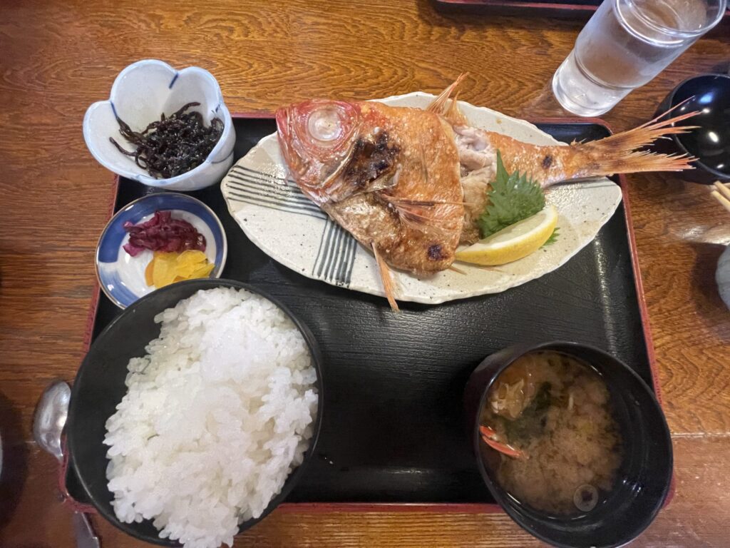 金目鯛焼魚定食　ご飯大盛り